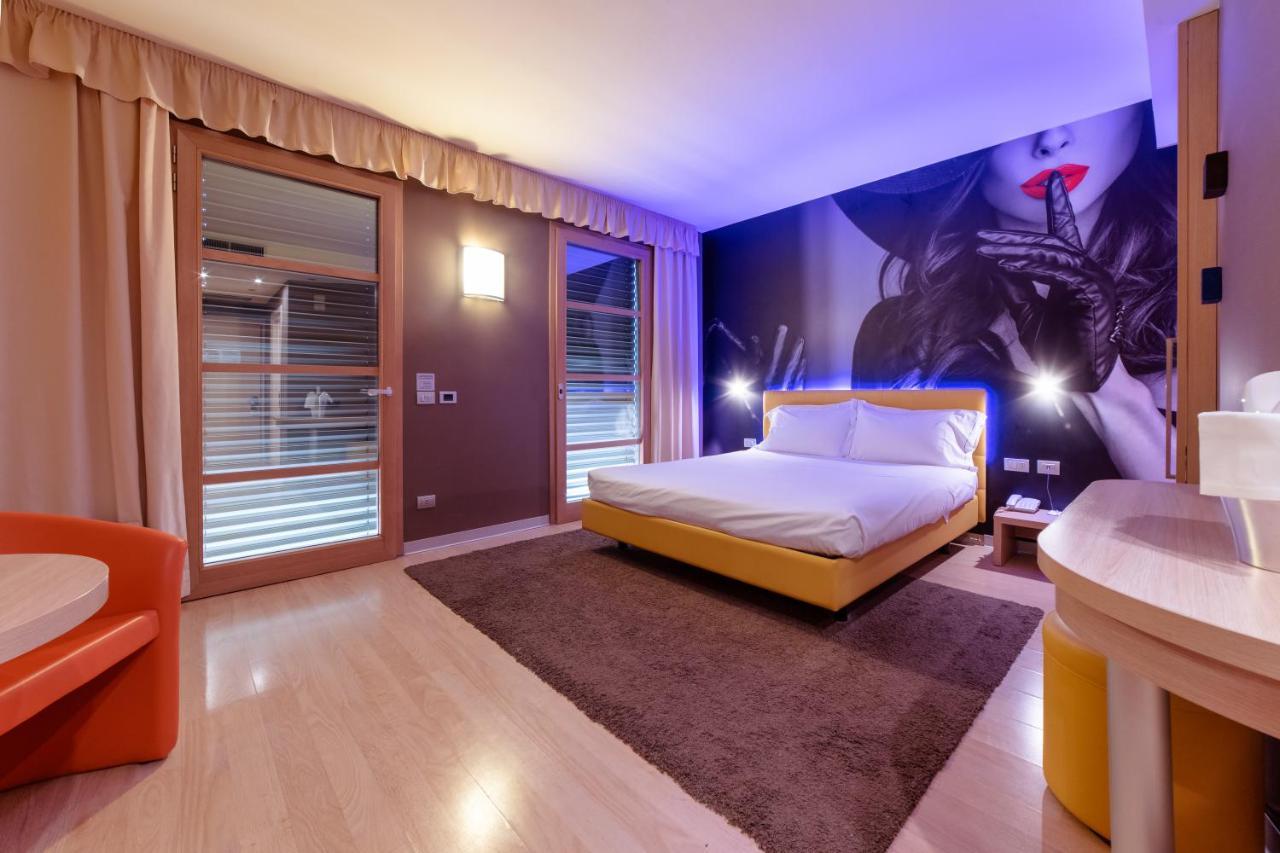Motel Hotel Piranha Cameriano Luaran gambar