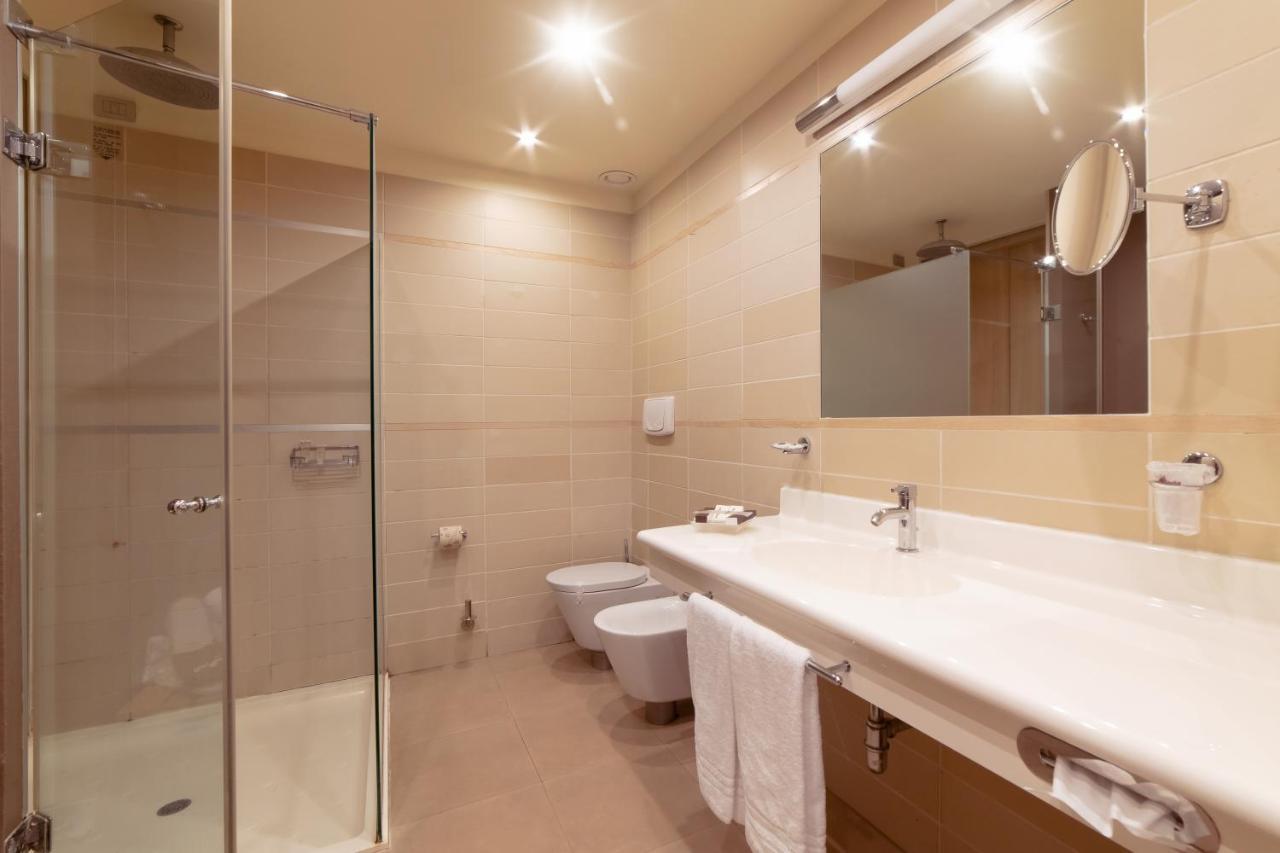 Motel Hotel Piranha Cameriano Luaran gambar