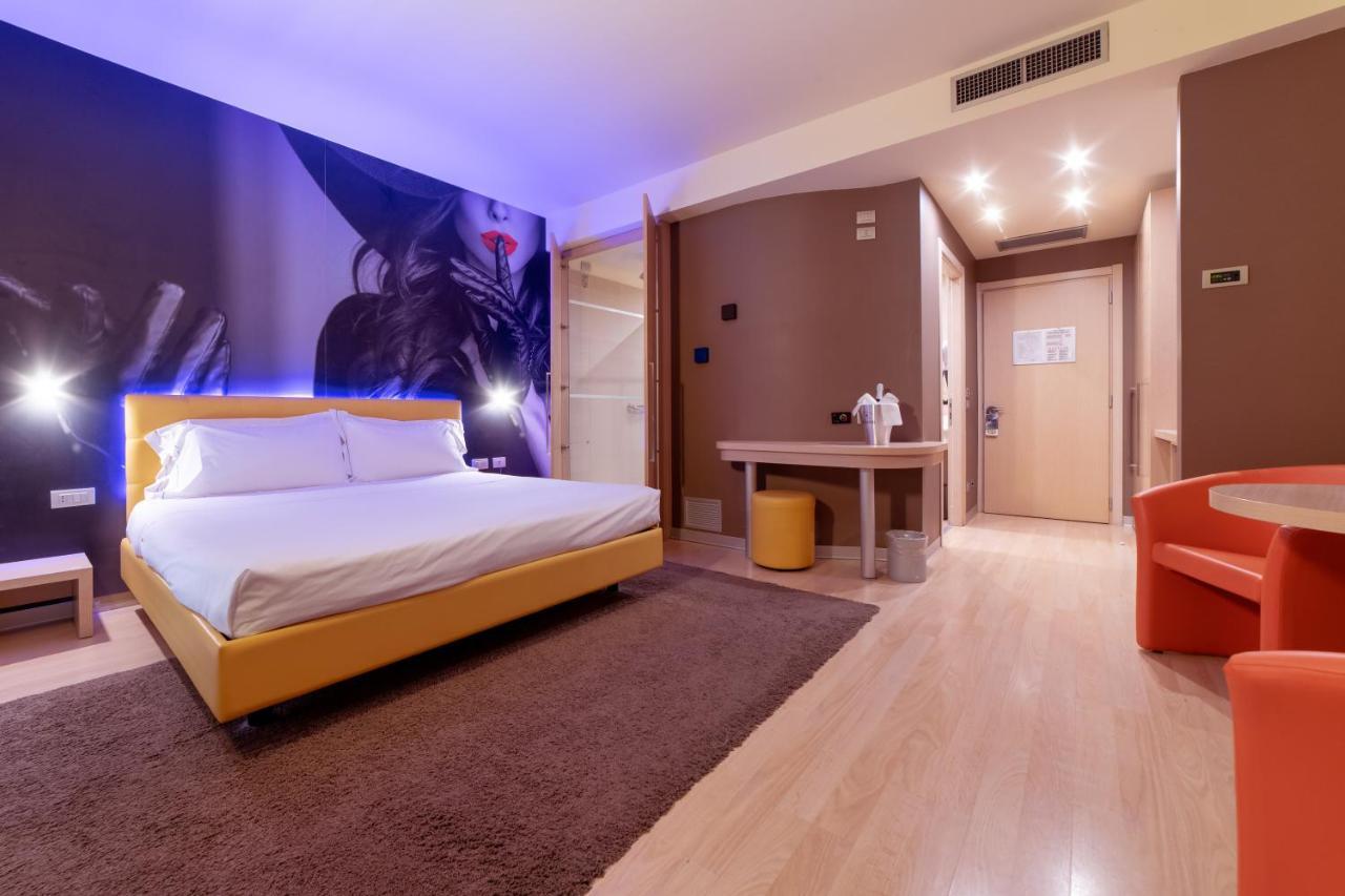 Motel Hotel Piranha Cameriano Luaran gambar