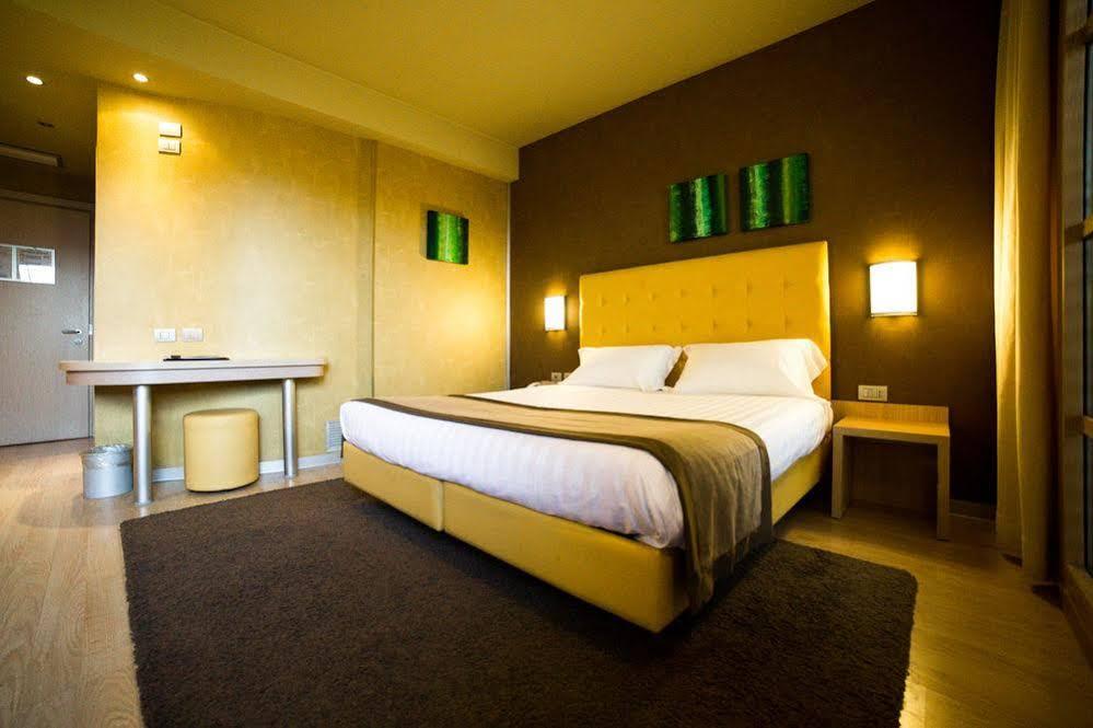 Motel Hotel Piranha Cameriano Luaran gambar